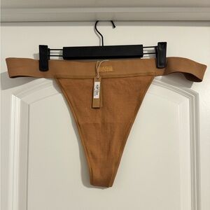 Skims cotton rib thong